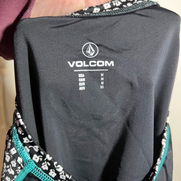 Volcom rash guard long sleeve top - Picture 6 of 6